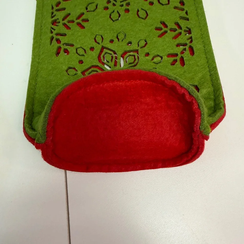 Crate & Barrel Christmas Felt Wine Gift Bags Set of 2 Red Green Snowflake Cutout